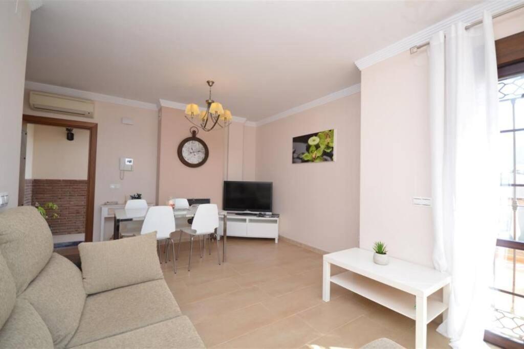Away,3 Bedroom Villa, Private Pool, Sea Views, Nerja Villaer Málaga